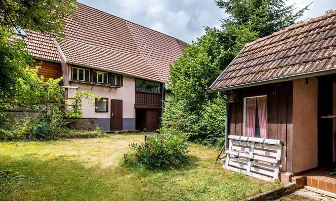 Hohenstein House | Holiday Home 'Häusle An Der Hüle' with Private Terrace, Shared Garden and Wi-Fi