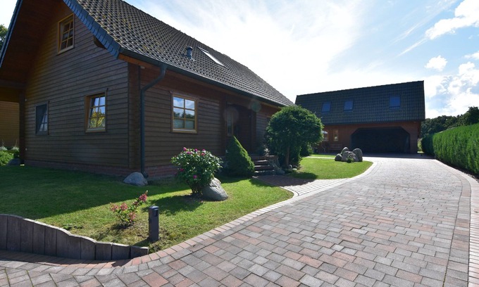 Luetow House | Holiday Home 'Haus Mövenort' with Private Terrace, Private Garden and Wi-Fi