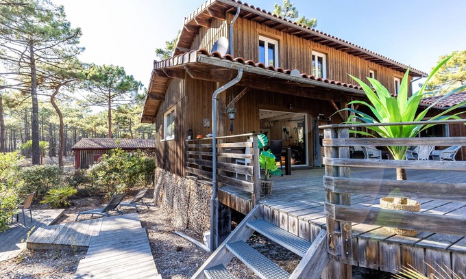 Carcans Plage House | Holiday Home 'House 500m from the Ocean Carcans' with Garden & Wi-Fi
