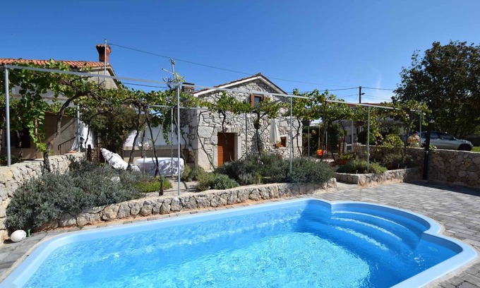 Sveti Anton House | Holiday home With pool and jacuzzi