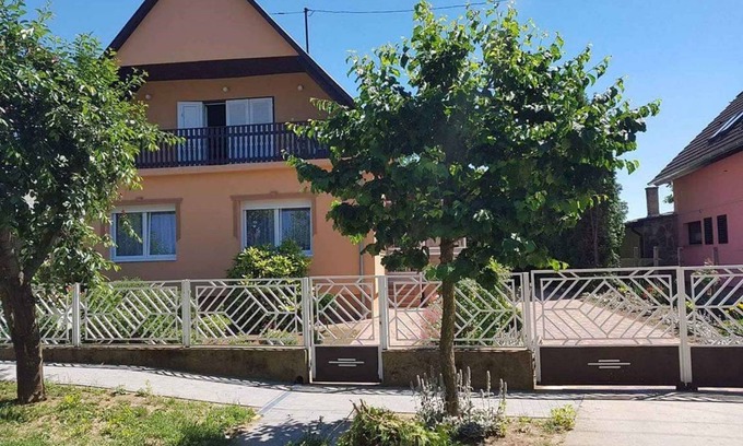 Balatonboglar House | Holiday home with Wi-Fi and air conditioning