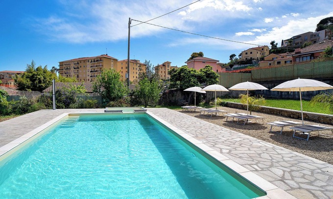 Imperia House | Holiday Home 'Il Gattino Di Porto Appartamento 5' with Shared Pool, Wi-Fi and Air Conditioning