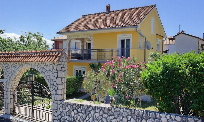 Silo House | Holiday home in center of Šilo near beach
