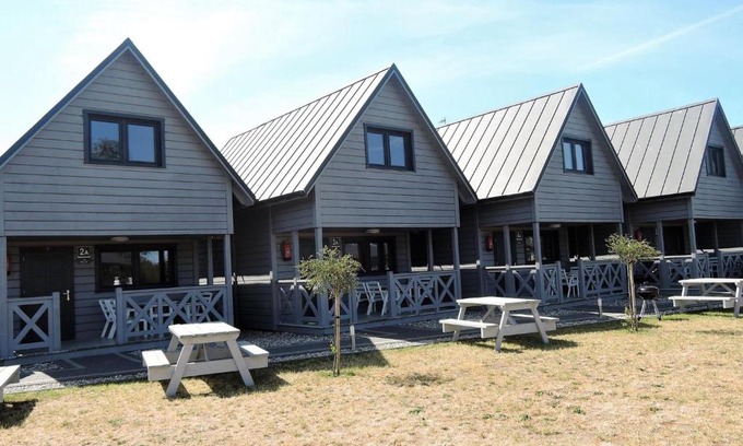Dziwnowek House | Holiday Home in Dziwnówek by Sea and Lake