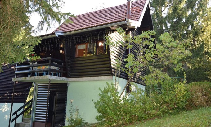 Vrbovsko House | Holiday Home in Vrbovsko near Kama nik Trail