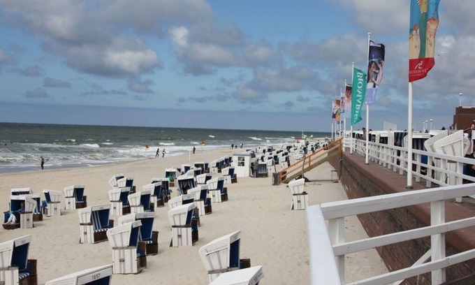 Klanxbuell Apartment | Holiday home Kapitanshaus in front of Sylt