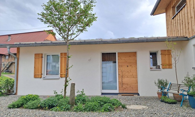 Frickingen House | Holiday Home 'Ländlicher Öko-flair Im Strohhaus' with Private Terrace and Wi-Fi