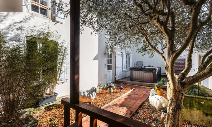 Nuaille d'Aunis House | Holiday Home "La Closerie de l'Écrevisse" with Private Whirlpool & Wi-Fi