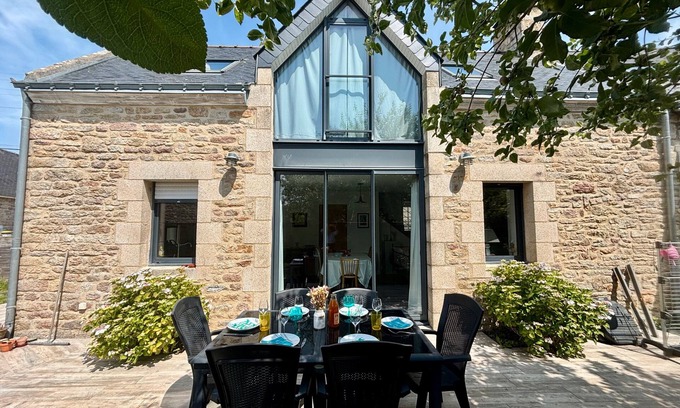 Kerroch House | Holiday Home 'La Kervernoïse' with Shared Terrace, Private Garden and Wi-Fi
