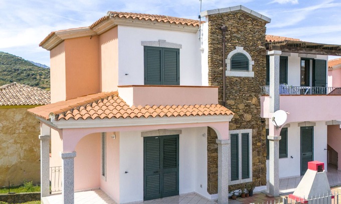 Limpiddu House | Holiday Home 'Limpiddu 1' with Mountain View, Shared Garden and Balcony