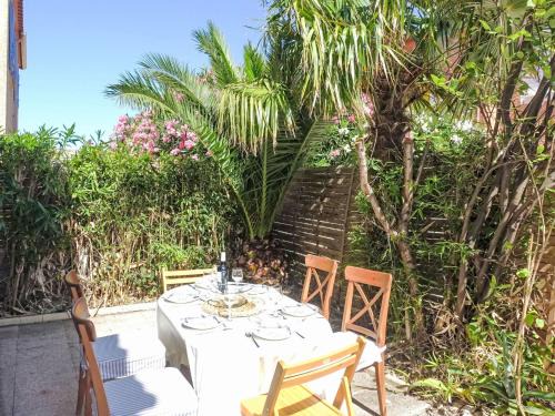 Narbonne-Plage House | Holiday Home Maison des Lauriers by Interhome