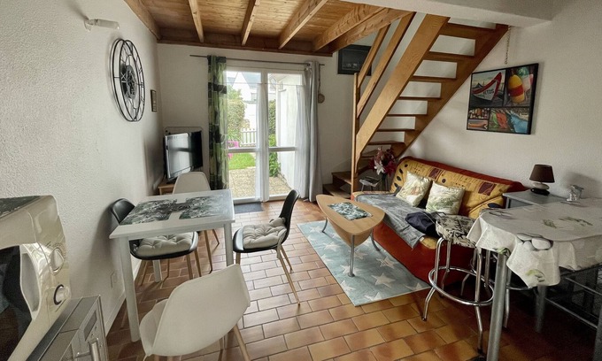 Guidel-Plages House | Holiday Home "Maisonnette de Bord de Mer" with Private Garden & Wi-Fi