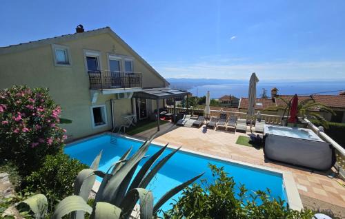 Bregi Villa | Holiday home Marijana by Villas Guide