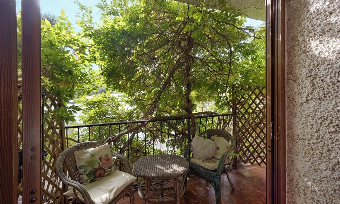 Dolceacqua House | Holiday Home 'Melograno' with Mountain View & Shared Pool