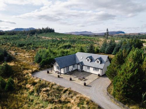 Loch Ness House | Holiday Home Mountain View Lodge by Interhome
