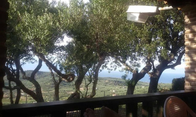 Alonia House | Holiday Home 'Mouzakis House' with Sea View, Wi-Fi and Air Conditioning