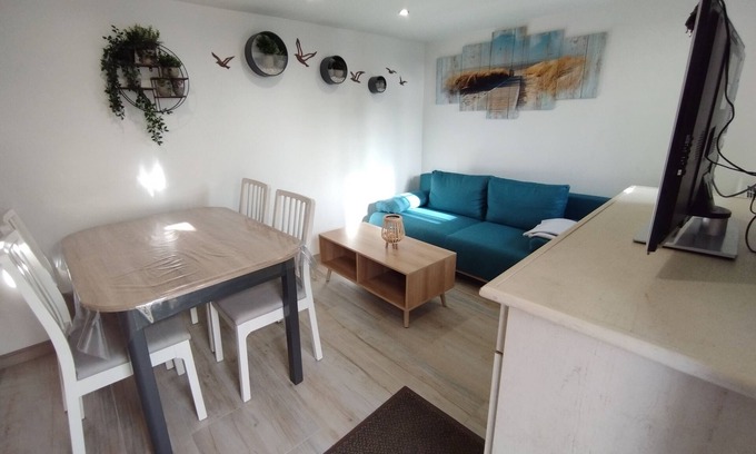 Huille House | Holiday Home 'Petit Gîte Bleu' with Wi-Fi