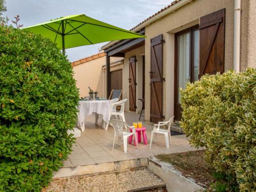 Pornic House | Holiday Home Plein Océan-1 by Interhome