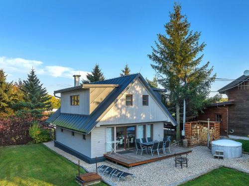 Dolni Branna House | Holiday Home Pod Liščím Kopcem 6-4 by Interhome