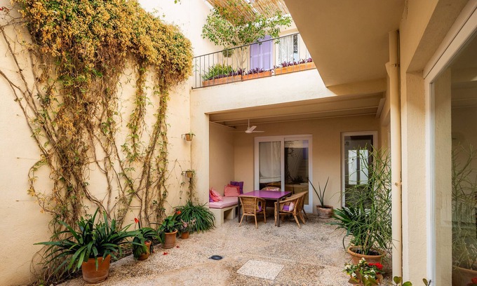 Es Pelats House | Holiday Home 'Puerto De Cala Ratjada' with Private Terrace and Wi-Fi
