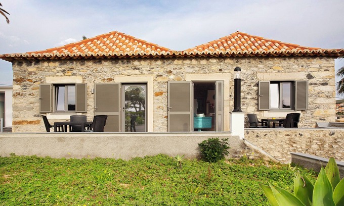Vila Baleira House | Holiday Home 'Quinta Alcaparras' with Sea View, Private Terrace and Wi-Fi