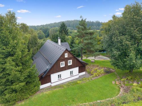 Strasin House | Holiday Home Roubenka Maleč by Interhome