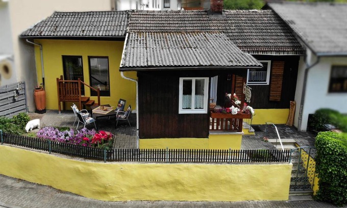Hatzenport Apartment | Holiday home, shower or bath, toilet, 2 bed rooms