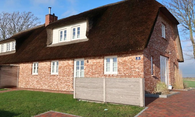 Dagebuell House | Holiday Home Steuerbord by Interhome