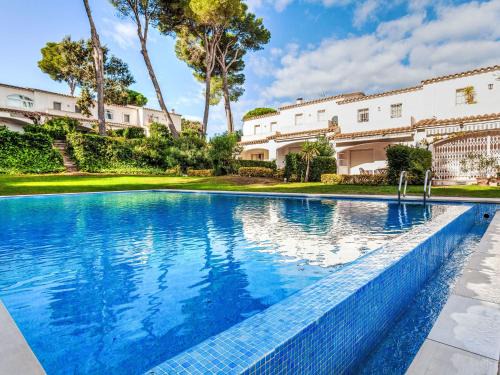 Pals House | Holiday Home Trebol Blanco by Interhome