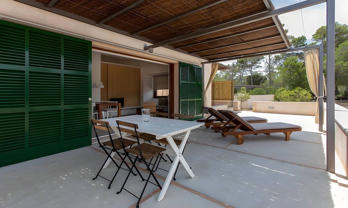 Campos House | Holiday Home 'Twins Mar' with Shared Pool, Wi-Fi and Air Conditioning