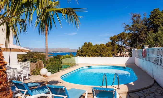 Mal Pas-Bon Aire House | Holiday Home 'Villa Trevol' with Sea View, Wi-Fi and Air Conditioning
