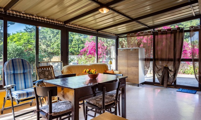 Valderice House | Holiday Home 'Vacanze Lido Valderice' with Private Terrace and Private Garden