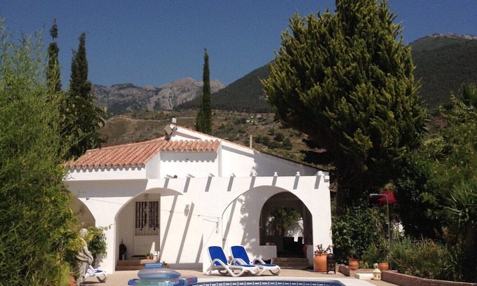 Los Cortijillos House | Holiday Home 'Villa Eden' with Mountain View, Wi-Fi and Air Conditioning