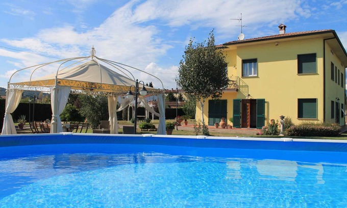 Montecarlo House | Holiday home with pool and air conditioning