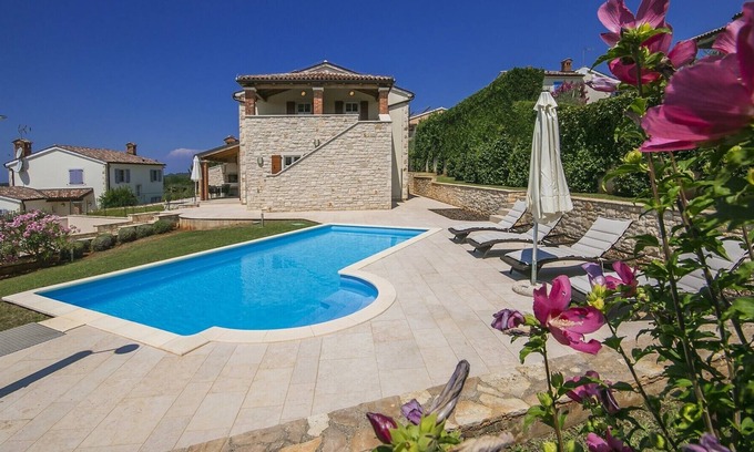 Fuskulin Villa | Holiday home with pool near Zelena laguna, pets allowed