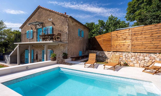 Klimno House | Holiday home with pool, air conditioning and Internet