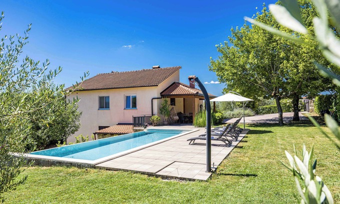 Trviz House | Holiday Home with pool and garden - Tervis