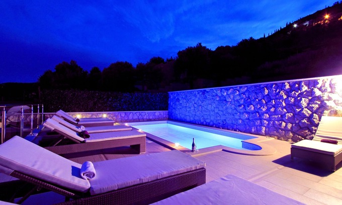Zaton House | Holiday Home with Private heated Pool, Sea view & Basketball Court