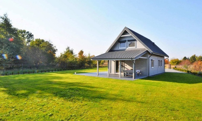 gmina Sianow House | Holiday home with private garden close to the lake