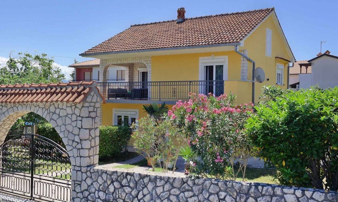 Silo House | Holiday home with swimming pool and barbecue