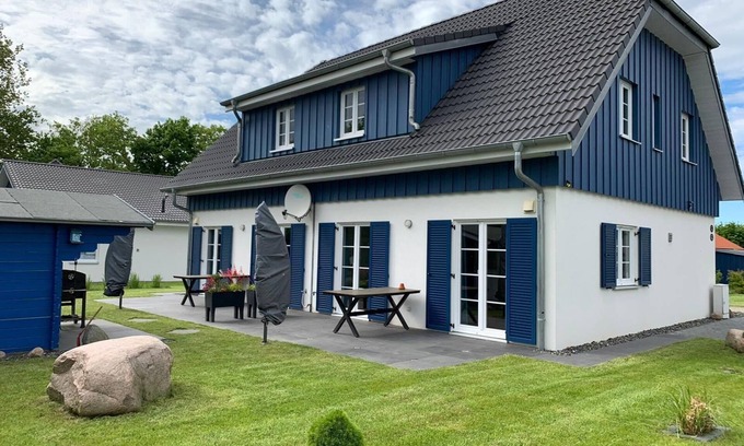 Altefaehr House | Holiday house Altefähr for 1 - 6 persons with 3 bedrooms - Twin house