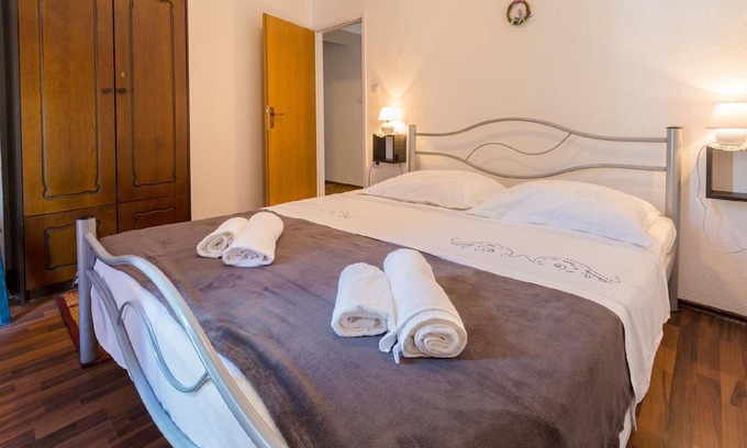 Drivenik House | Holiday house Drivenik for 2 - 6 persons with 3 bedrooms - Holiday home