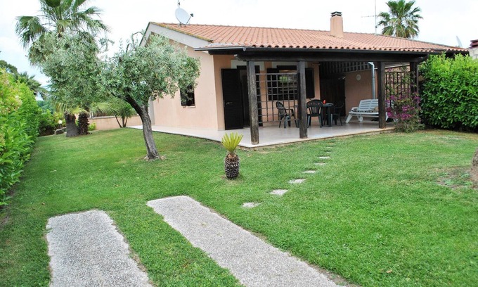 Fondi House | Holiday house Fondi for 1 - 6 persons with 3 bedrooms - Row house