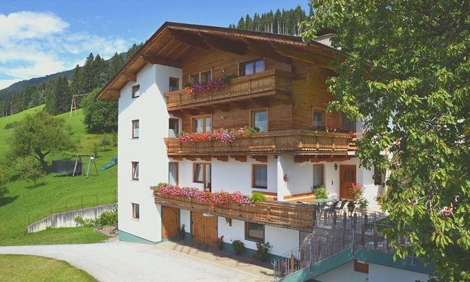 Holdernach House | Holiday house in a quiet, sunny location with a wonderful view of the Zillertal mountains