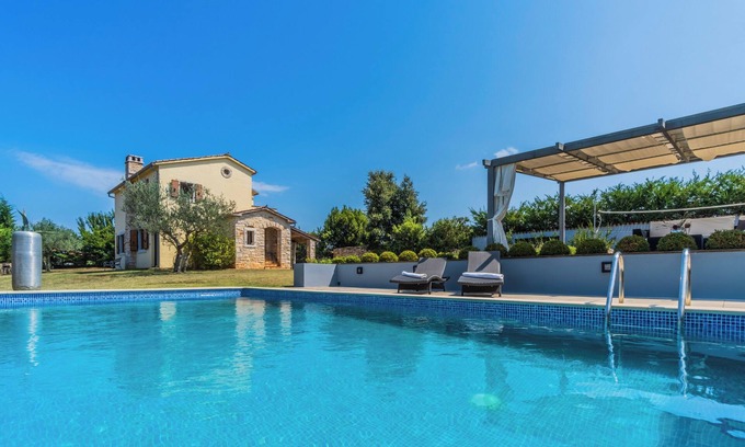 Muntic Villa | Holiday house Istria Moderna * 3000 m2 garden, private pool, BBQ, WiFi