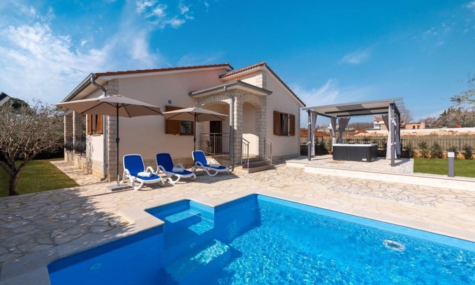 Brnobici House | Holiday house Kastelir for 1 - 6 persons with 2 bedrooms - Holiday house