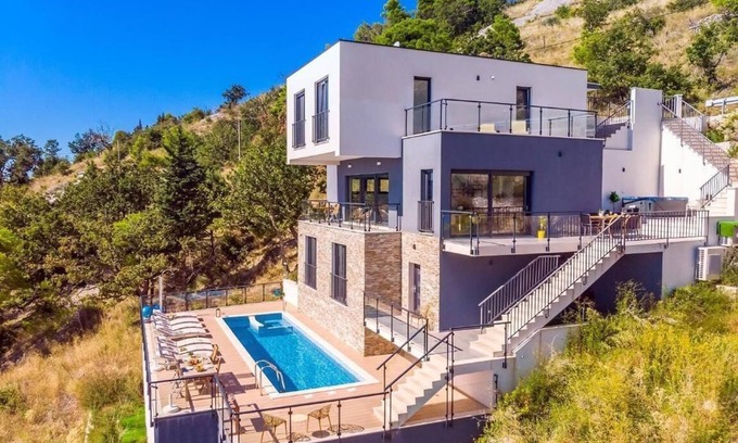 Lokva Rogoznica House | Holiday house Lokva Rogoznica for 2 - 10 persons with 4 bedrooms - Holiday house