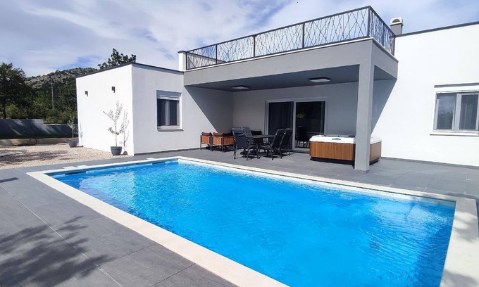 Posedarje House | Holiday house Posedarje for 1 - 7 persons with 3 bedrooms - Row house