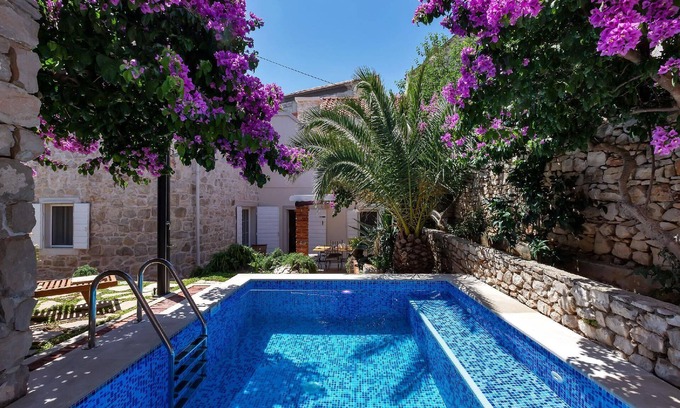 Sutivan House | Holiday house Sutivan for 1 - 6 persons with 3 bedrooms - Holiday house