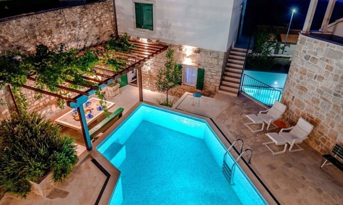 Donji Humac House | Holiday house Vjerocka - with pool : - Donji Humac, Island Brac, Croatia